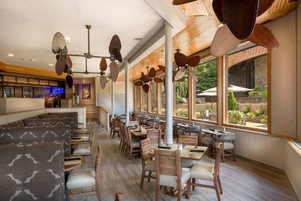 Marina & Spa Lodge Of Four Seasons Golf Resort (Village of Four Seasons)
